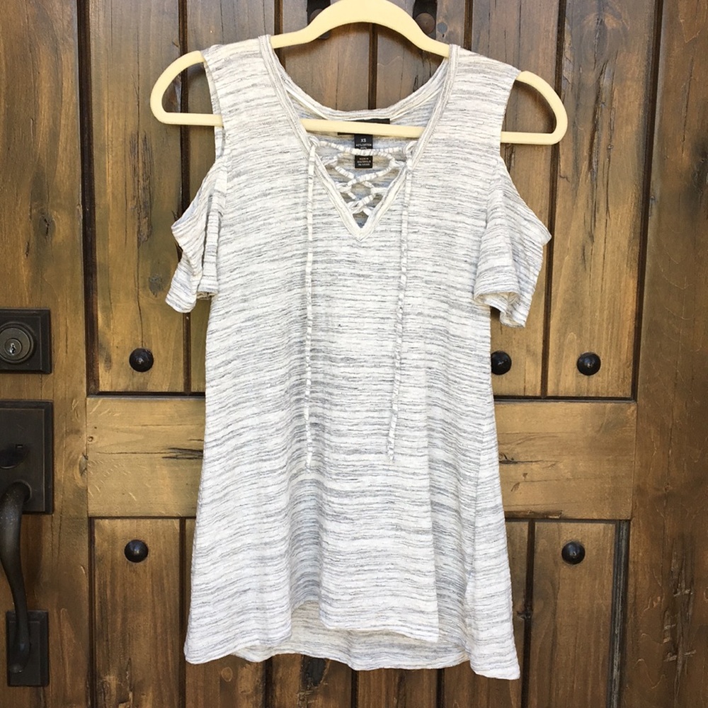 Style and Co. Cold Shoulder V-neck Tie Top XS - Picture 3 of 7